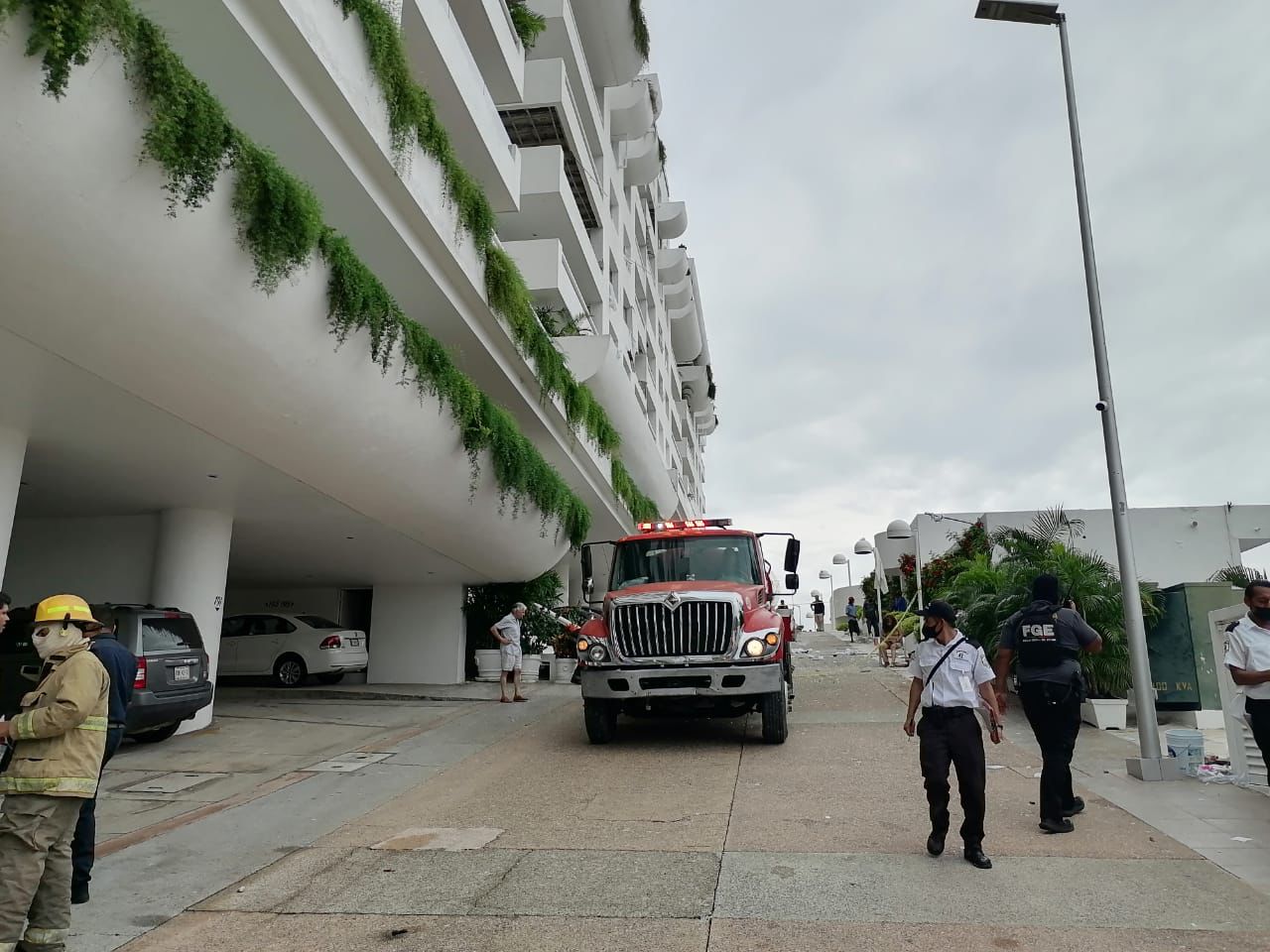Al menos ocho heridos tras explosión en Las Brisas de Acapulco Al menos ocho heridos tras explosión en Las Brisas de Acapulco