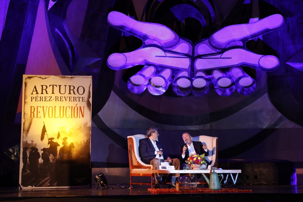 "México ha vendido de forma inexacta su revolución", asegura Pérez Reverte - arturo-perez-reverte2-1024x683
