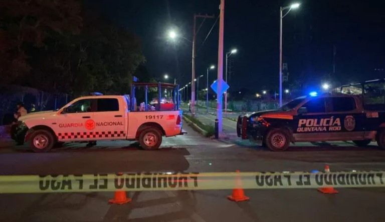 Asesinan a hombre en Cancún frente a su esposa e hijas