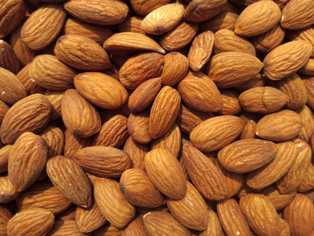 Almendras pueden ser el complemento ideal para una alimentación sana - avinash-kumar-jaohjl6t0rm-unsplash-1024x768