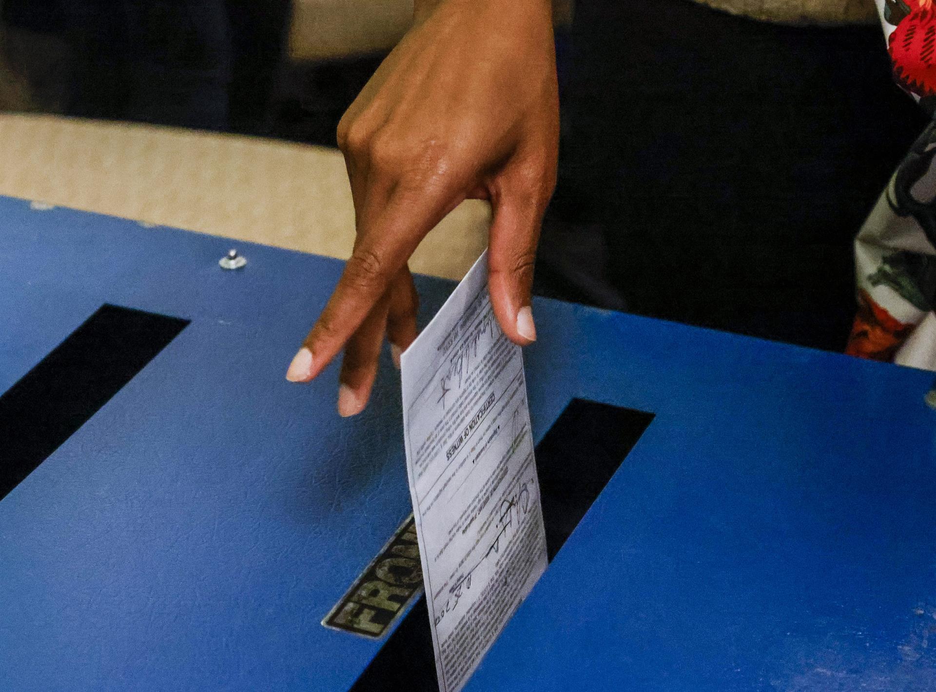 Condado de Arizona contará a mano los votos ante supuesto fraude contra Trump Condado de Arizona contará a mano los votos ante supuesto fraude contra Trump