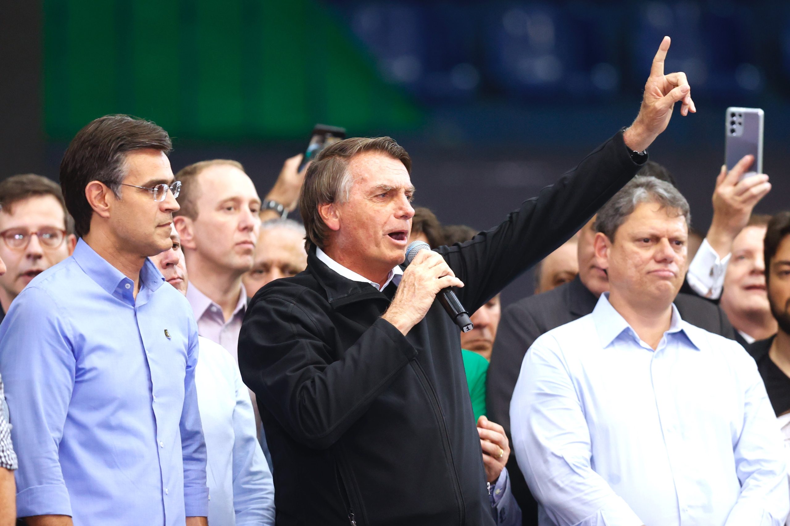 Bolsonaro asegura que no pedirá la destitución del titular de corte electoral