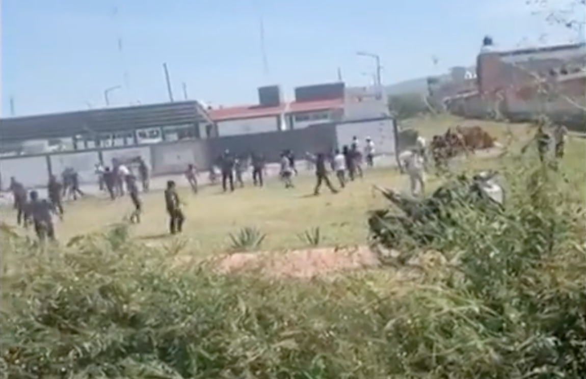 #Video Elementos de la Guardia Nacional disparan contra manifestantes en Jalisco