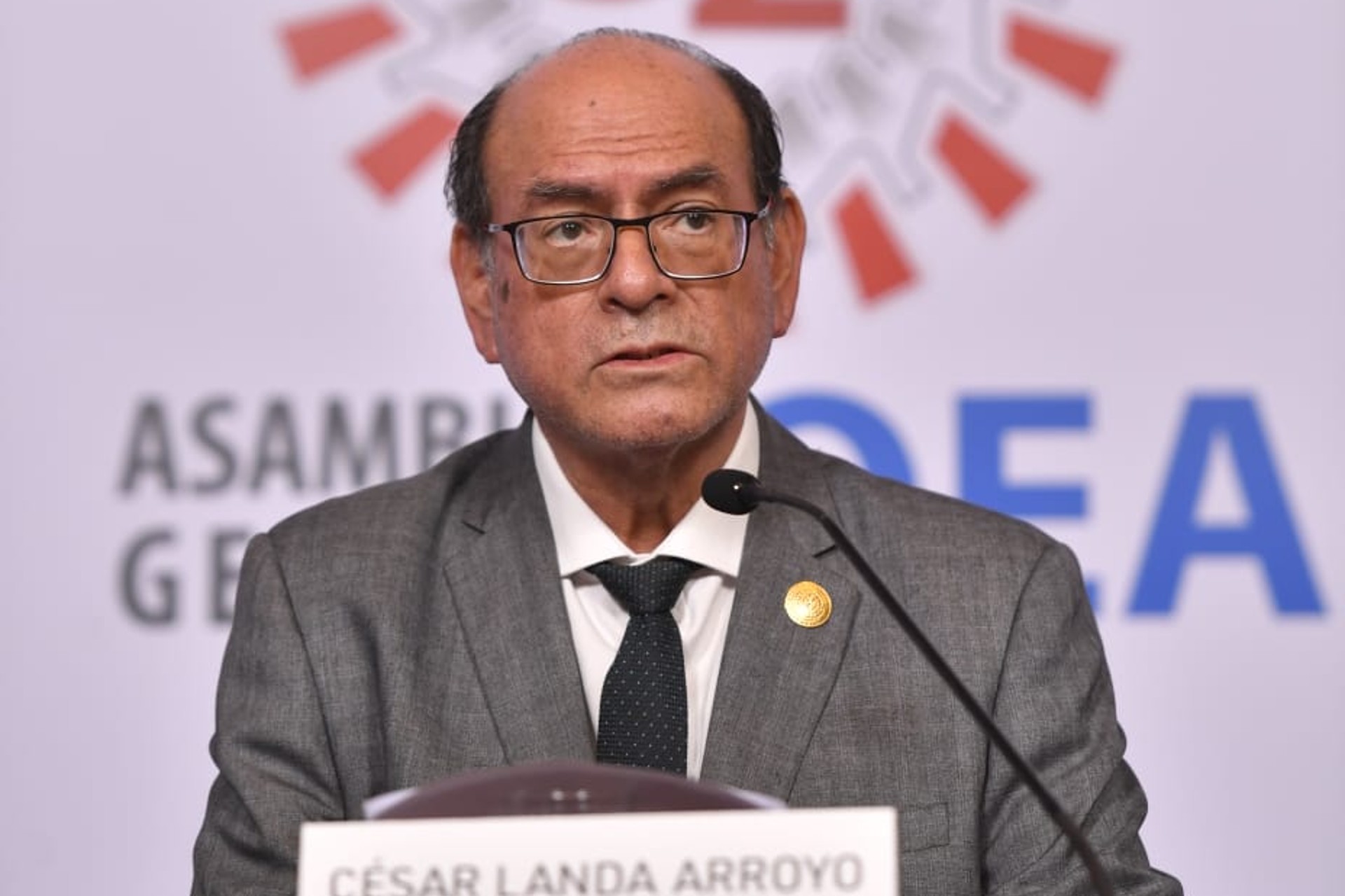 Gobierno peruano autoriza el viaje del canciller César Landa a Europa y México