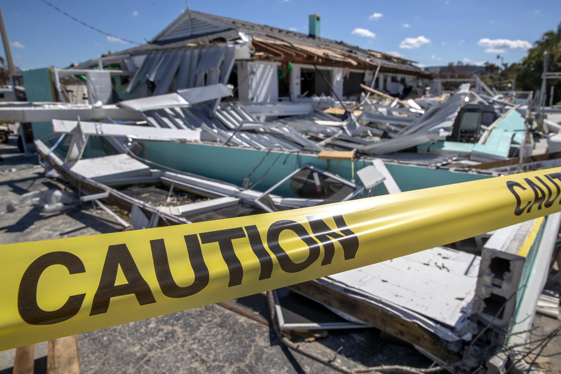 Biden extiende ayudas para afectados por el huracán Ian en Florida Biden extiende ayudas para afectados por el huracán Ian en Florida