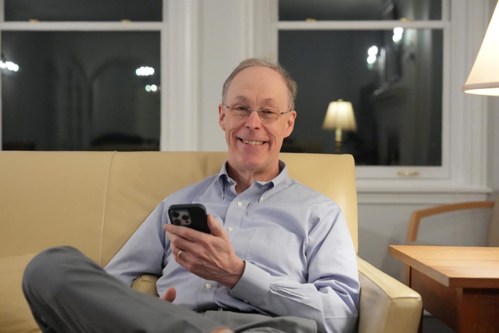 #Perfil Los Nobel de las crisis financieras y el papel de los bancos - douglas-diamond-1024x683