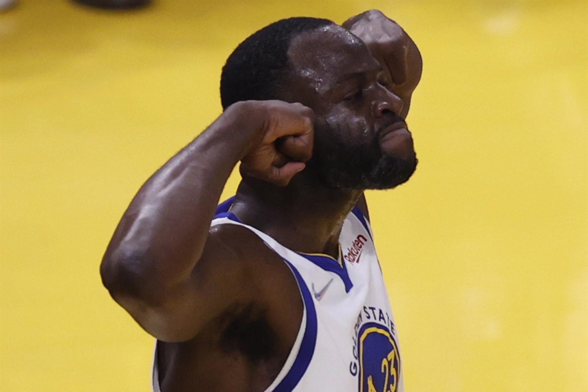 #Video Dos jugadores de los Golden State Warriors pelean en práctica