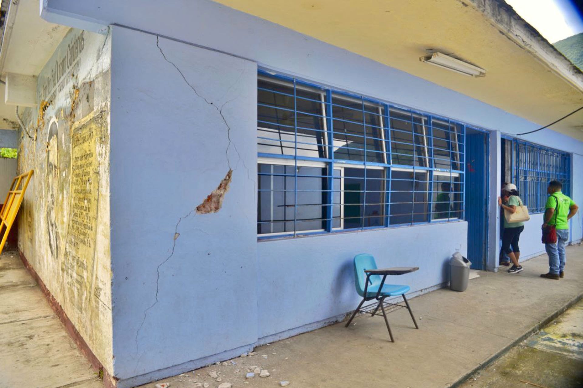 Dos mil niños de escuelas michoacanas afectadas por sismo tendrán clases en carpas