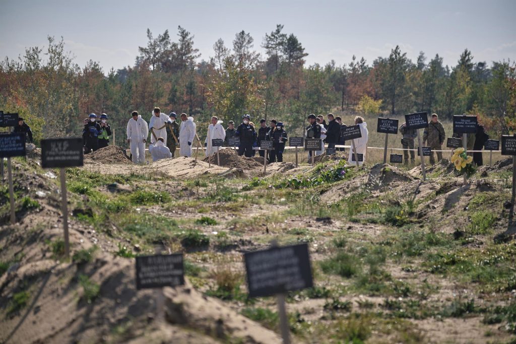 Exhumados primeros 20 cuerpos hallados en fosa común de Limán, entre los que hay niños - exhumacion-de-cuerpos-de-fosa-comun-en-liman-1024x683
