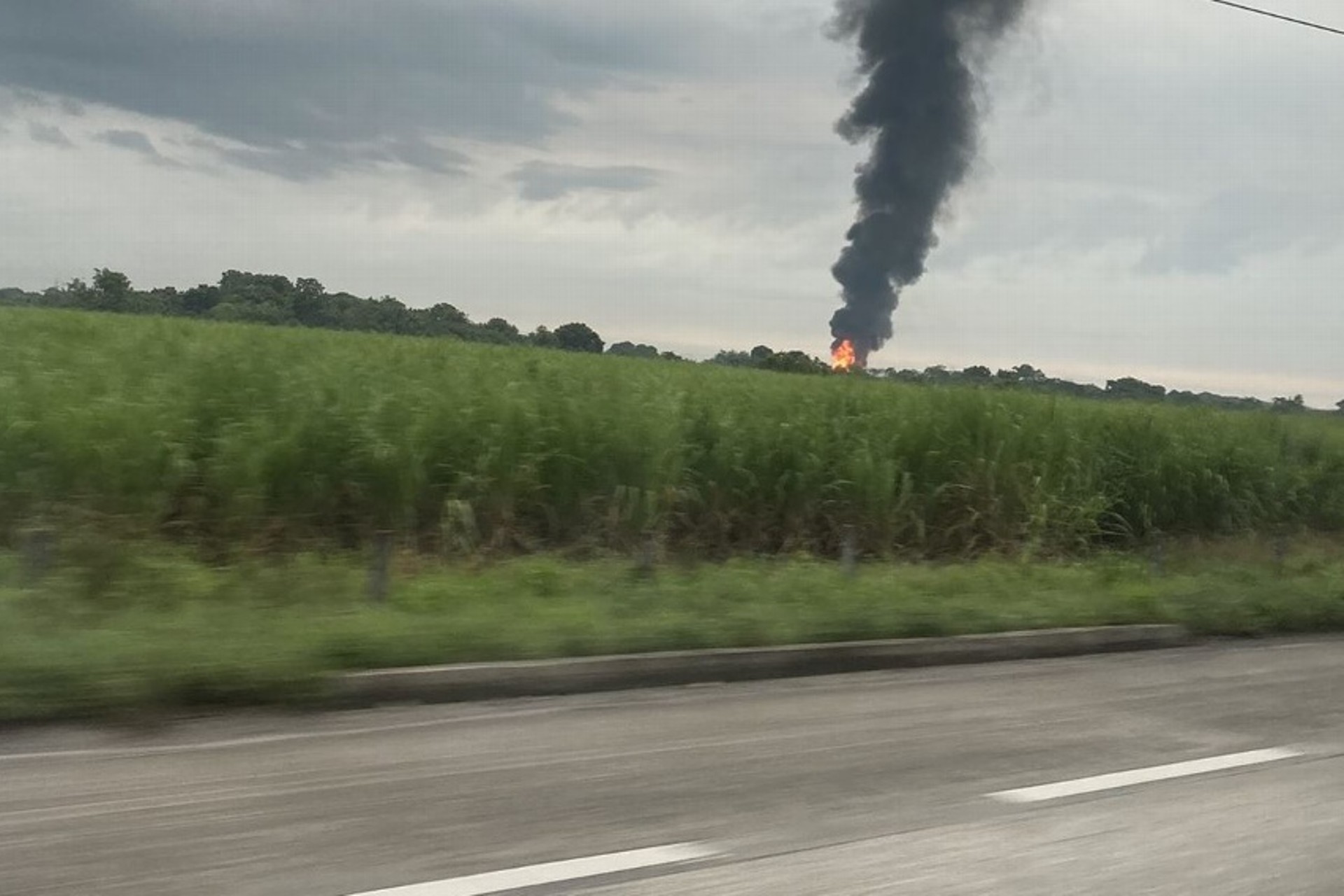 Un muerto y 100 desalojados por explosión de ducto de gas en Tabasco Un muerto y 100 desalojados por explosión de ducto de gas en Tabasco