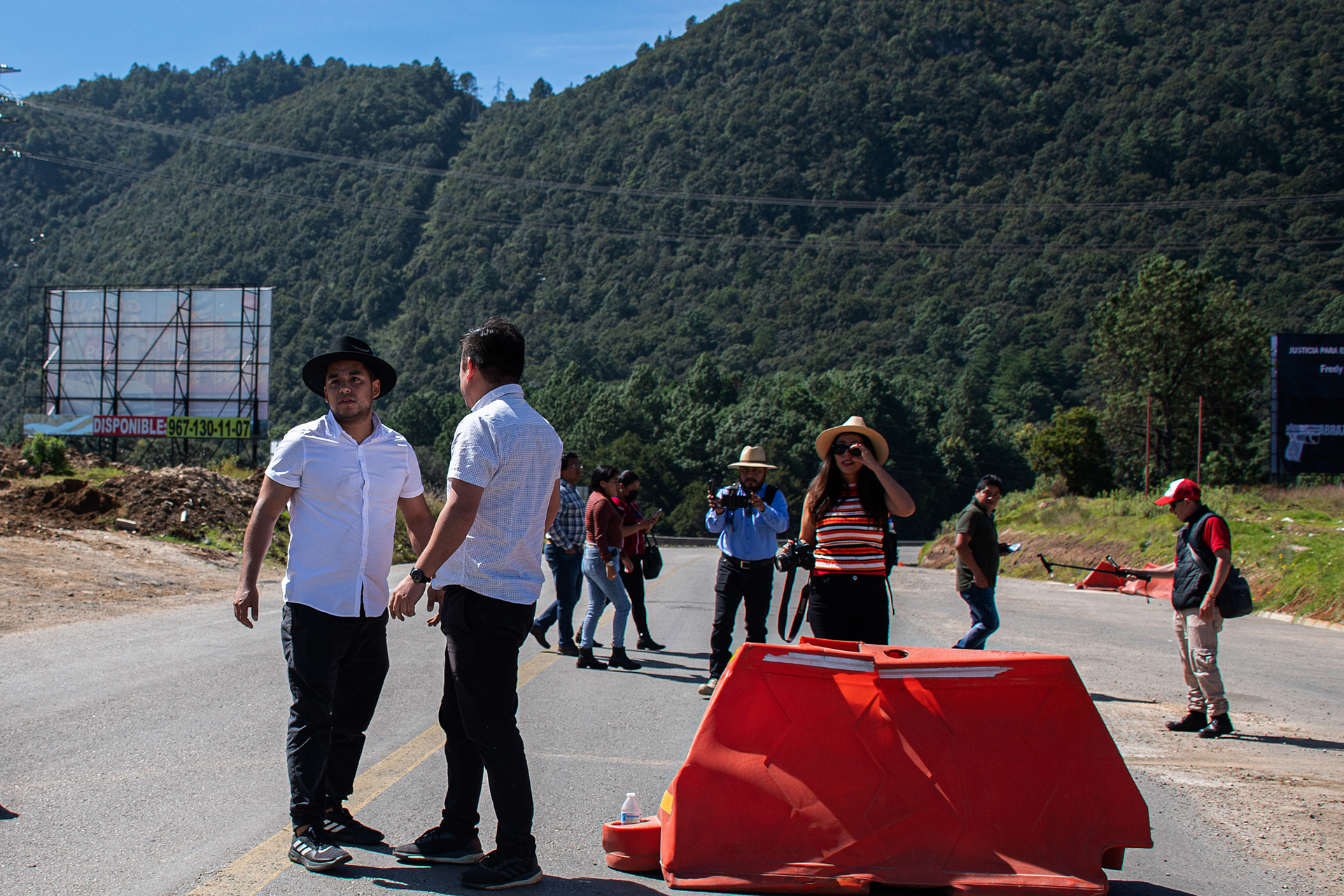 Familiares y amigos de periodista asesinado en Chiapas bloquean la San Cristóbal-Tuxtla