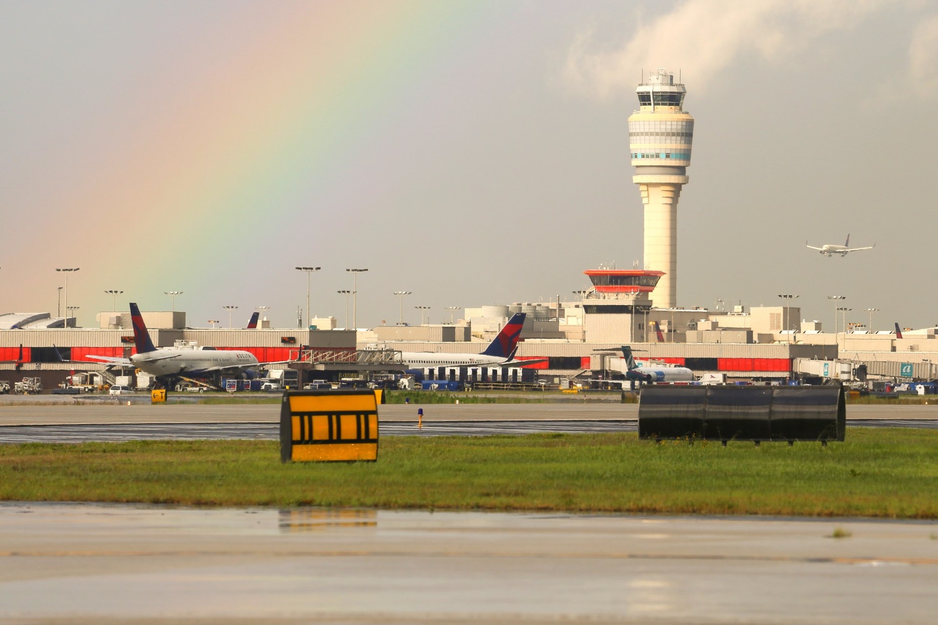 Webs de varios aeropuertos de EE.UU., atacadas por hackers prorrusos