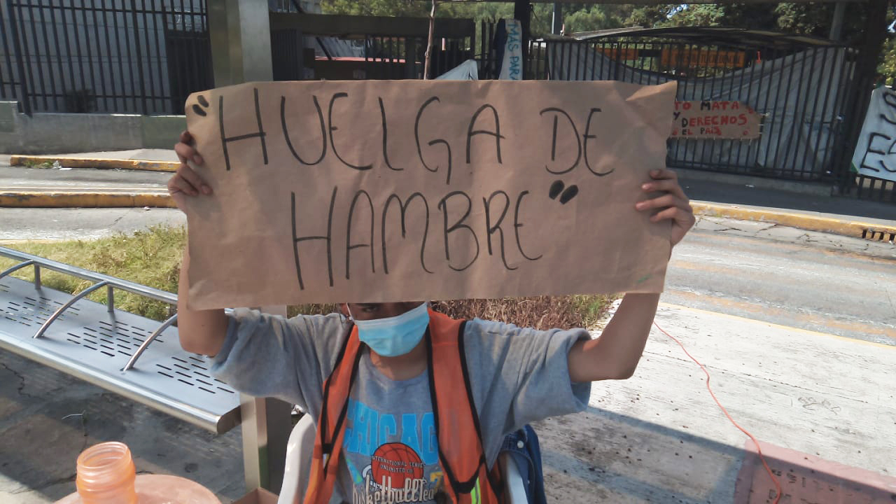 Alumno de la FES Acatlán inicia huelga de hambre