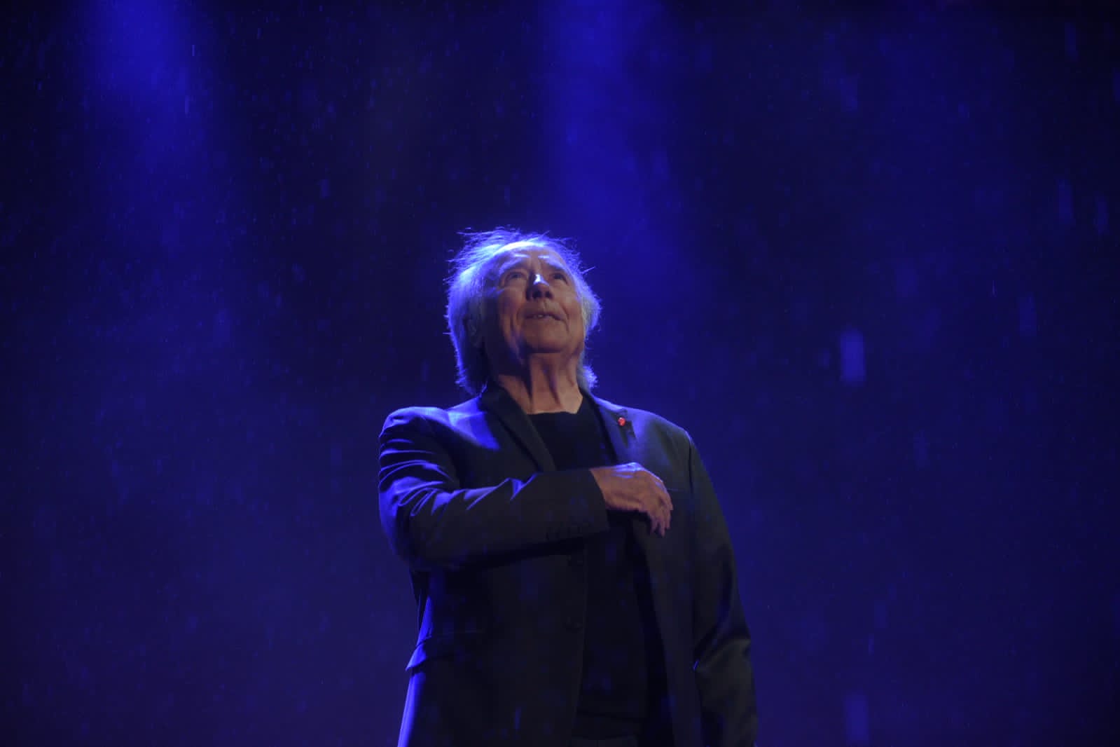 Serrat se despide de México con emotivo concierto en el Zócalo Serrat se despide de México con emotivo concierto en el Zócalo