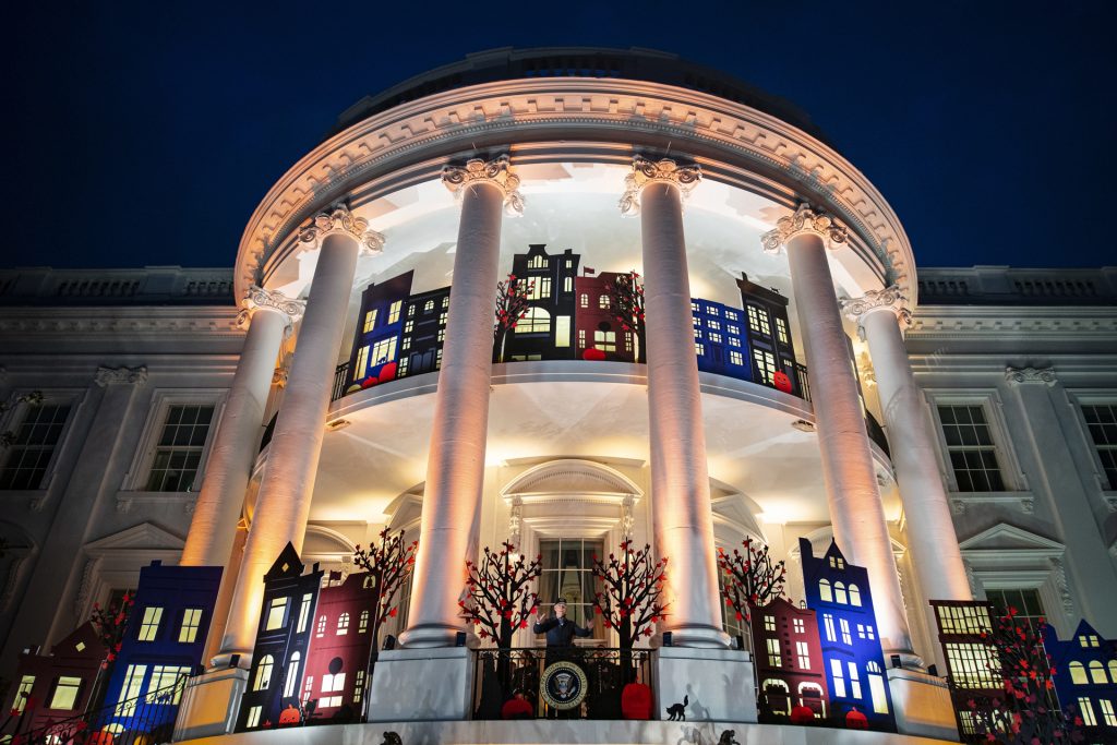 Joe y Jill Biden reciben en Halloween a niños en la Casa Blanca - joe-y-jill-biden-reciben-en-halloween-a-ninos-en-la-casa-blanca-1024x683