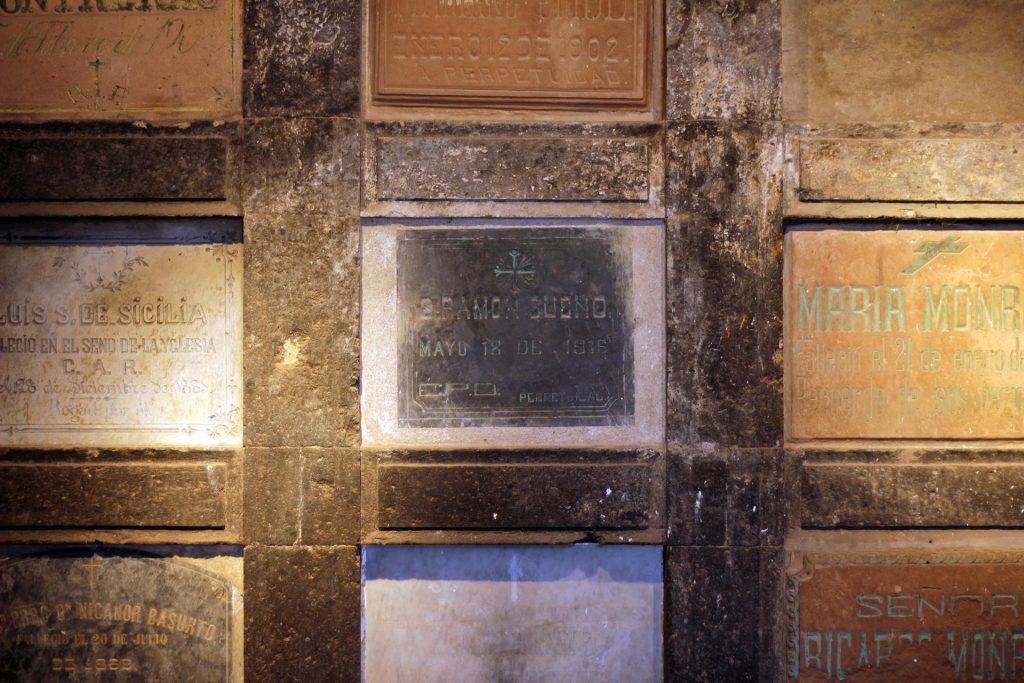 El Museo de la Muerte, el panteón que se volvió museo en México - lapidas-en-el-museo-de-la-muerte-1024x683