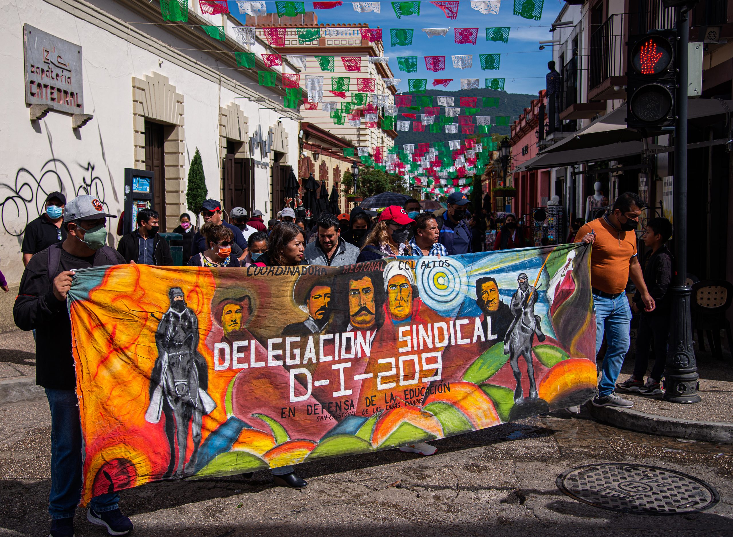 Profesores protestan para exigir más derechos en Chiapas