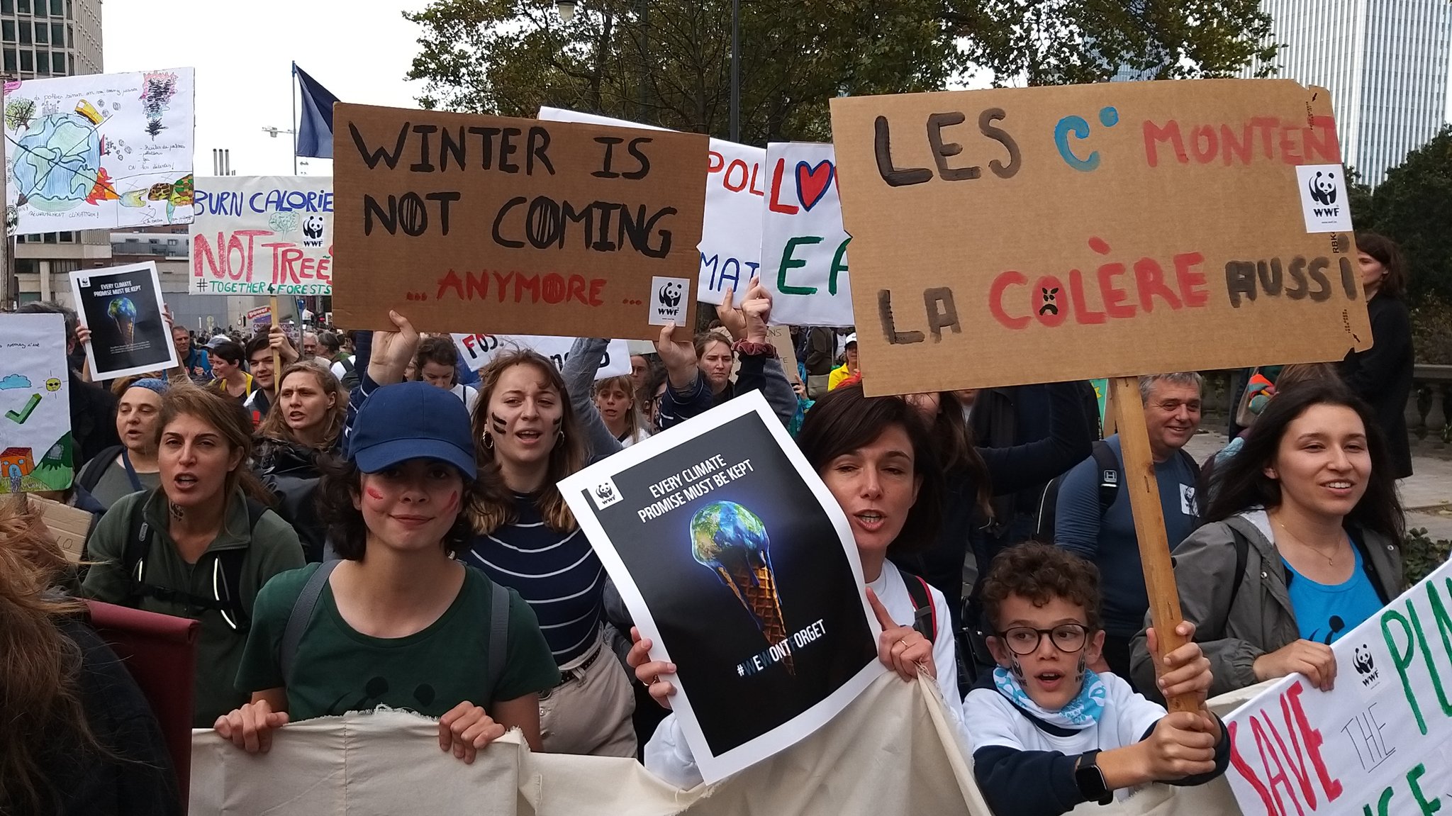 Más de 20 mil personas marchan en Bruselas por el clima Más de 20 mil personas marchan en Bruselas por el clima