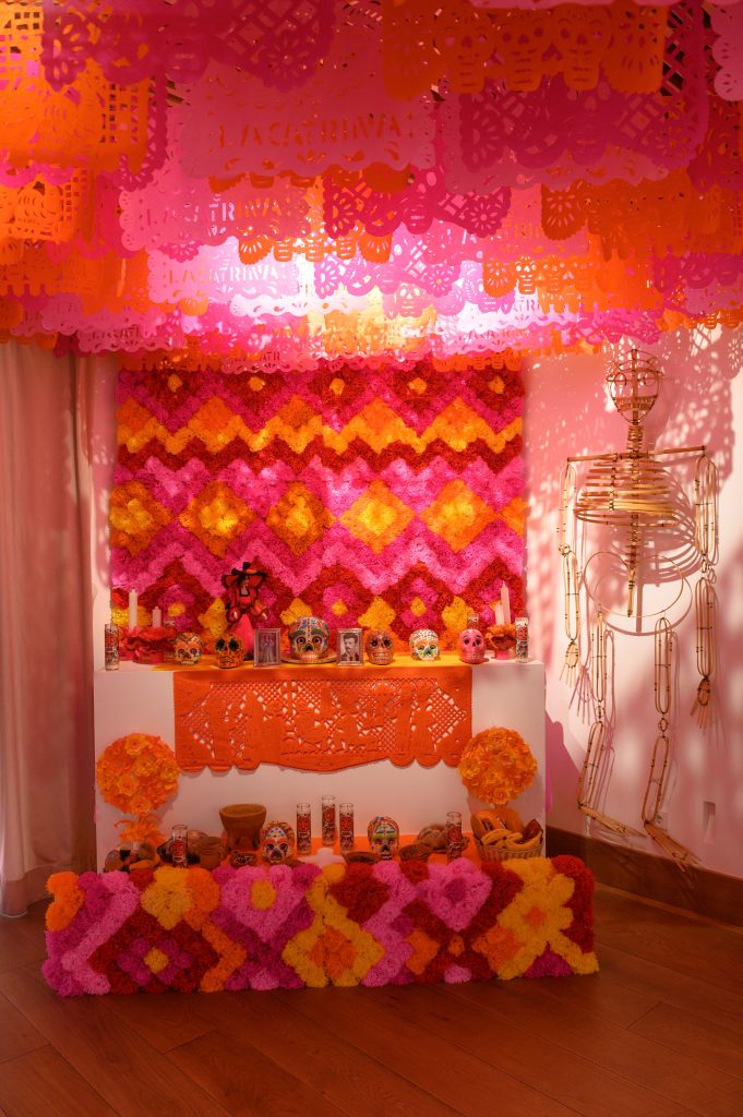 Mega altar lleva la tradición mexicana de Día de Muertos a Madrid - mega-altar-de-dia-de-muertos-en-fundacion-casa-de-mexico-en-madrid-681x1024