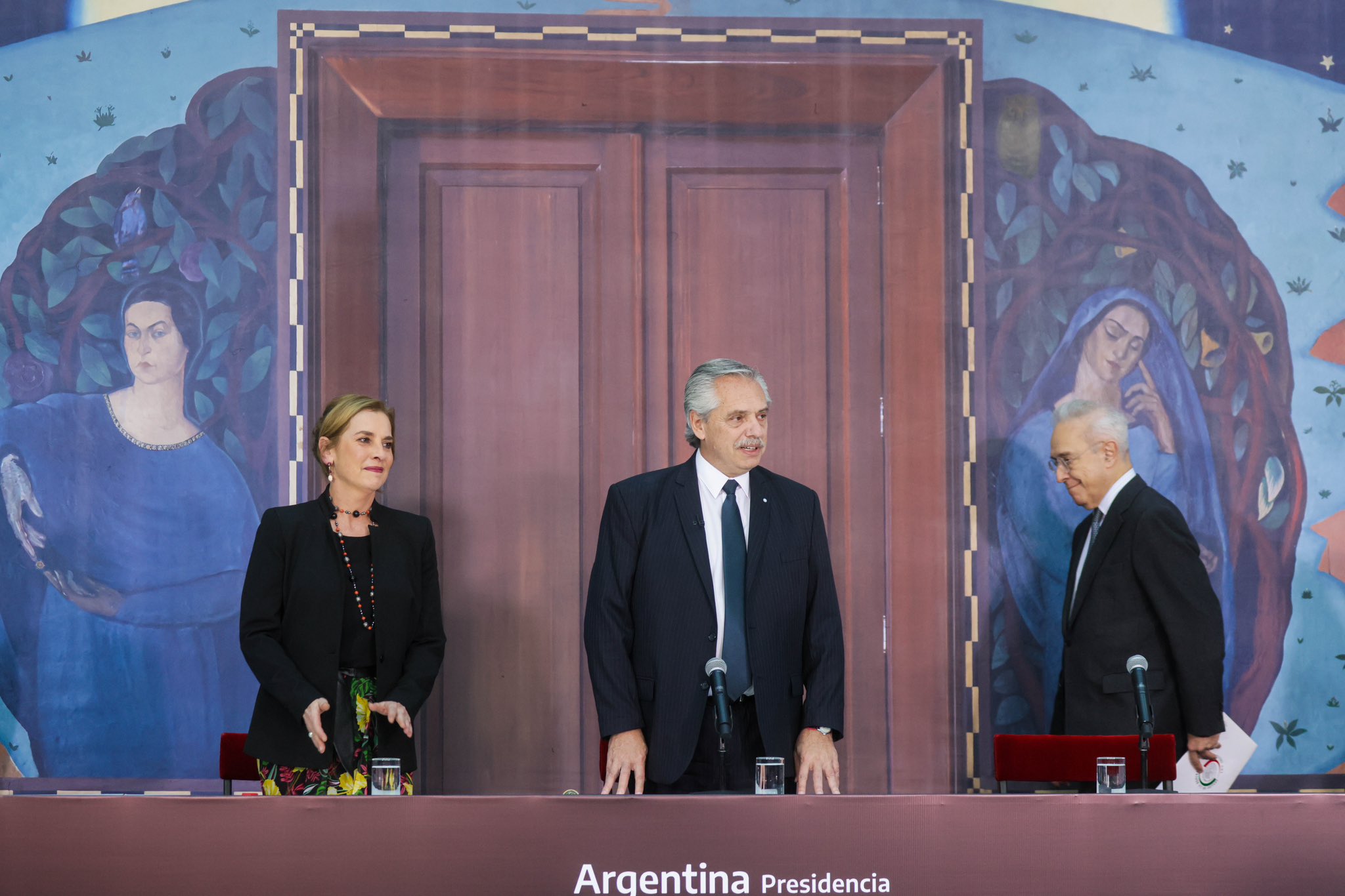 México dona a Argentina réplica de mural de Roberto Montenegro