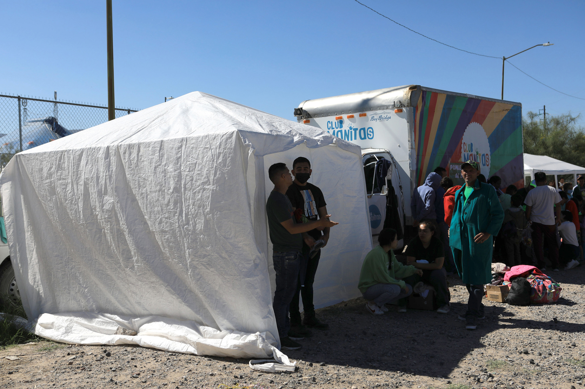 Migrantes en condición de calle reciben apoyo en la frontera norte de México