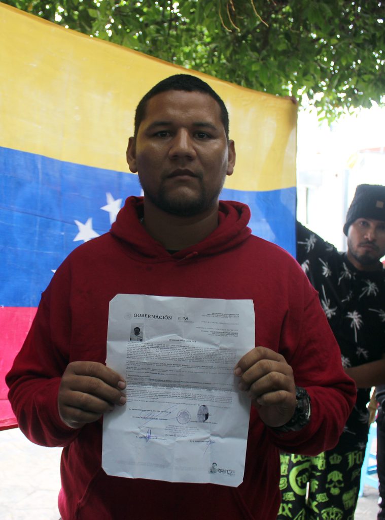 Migrantes denuncian que México los expulsa arbitrariamente a Guatemala - migrantes-denuncian-que-mexico-los-expulsa-arbitrariamente-a-guatemala-759x1024