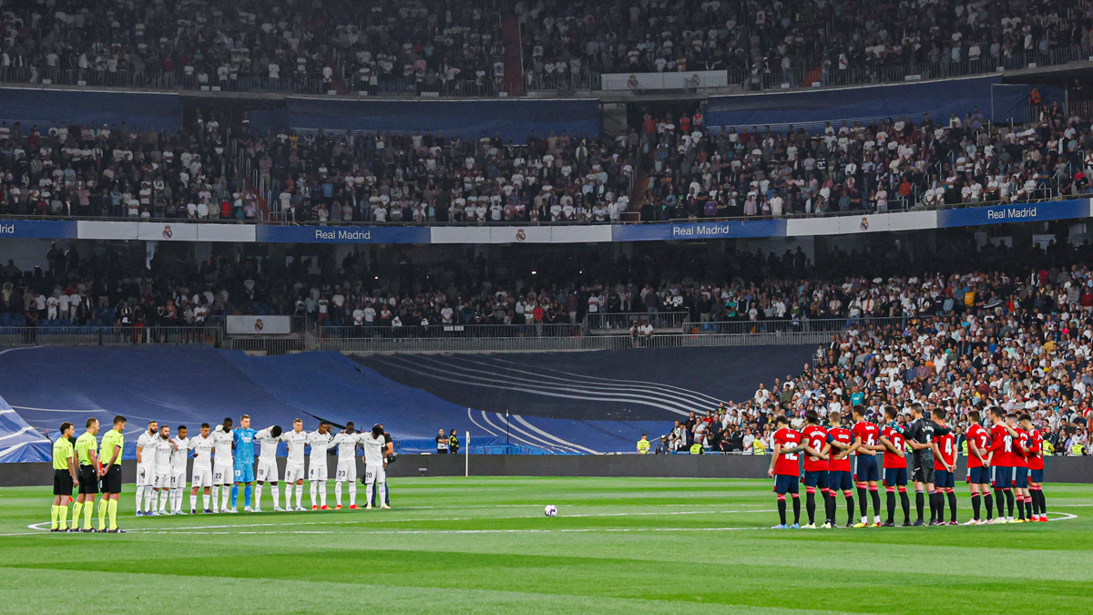 Minuto de silencio en el Bernabéu por la tragedia en Indonesia