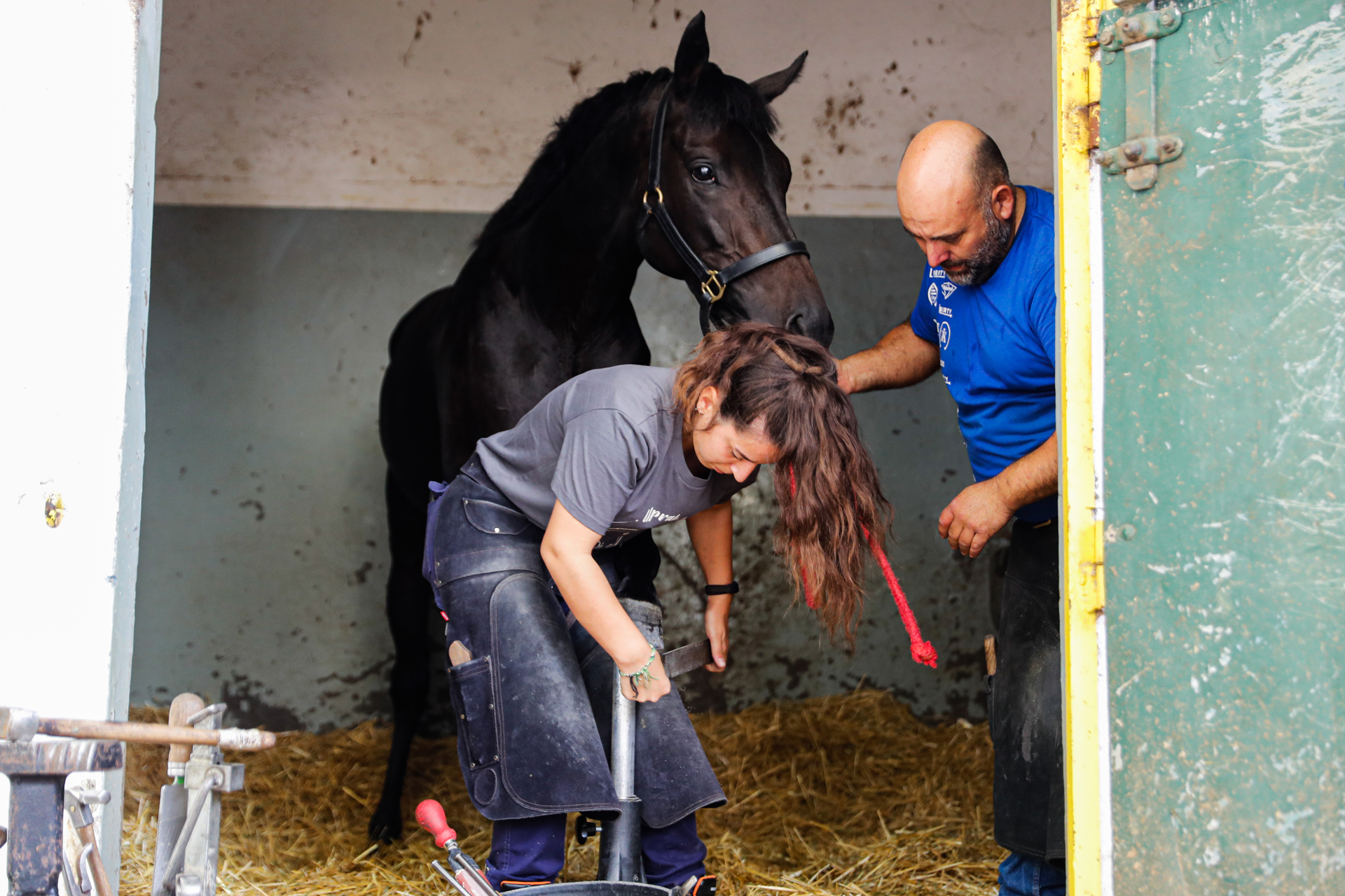 Mujeres al cuidado de los caballos del Hipódromo