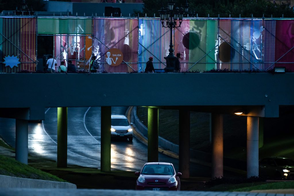 Colocan altar de muertos inmersivo de 21 metros en Monterrey - ofrenda-de-muertos2-1024x683
