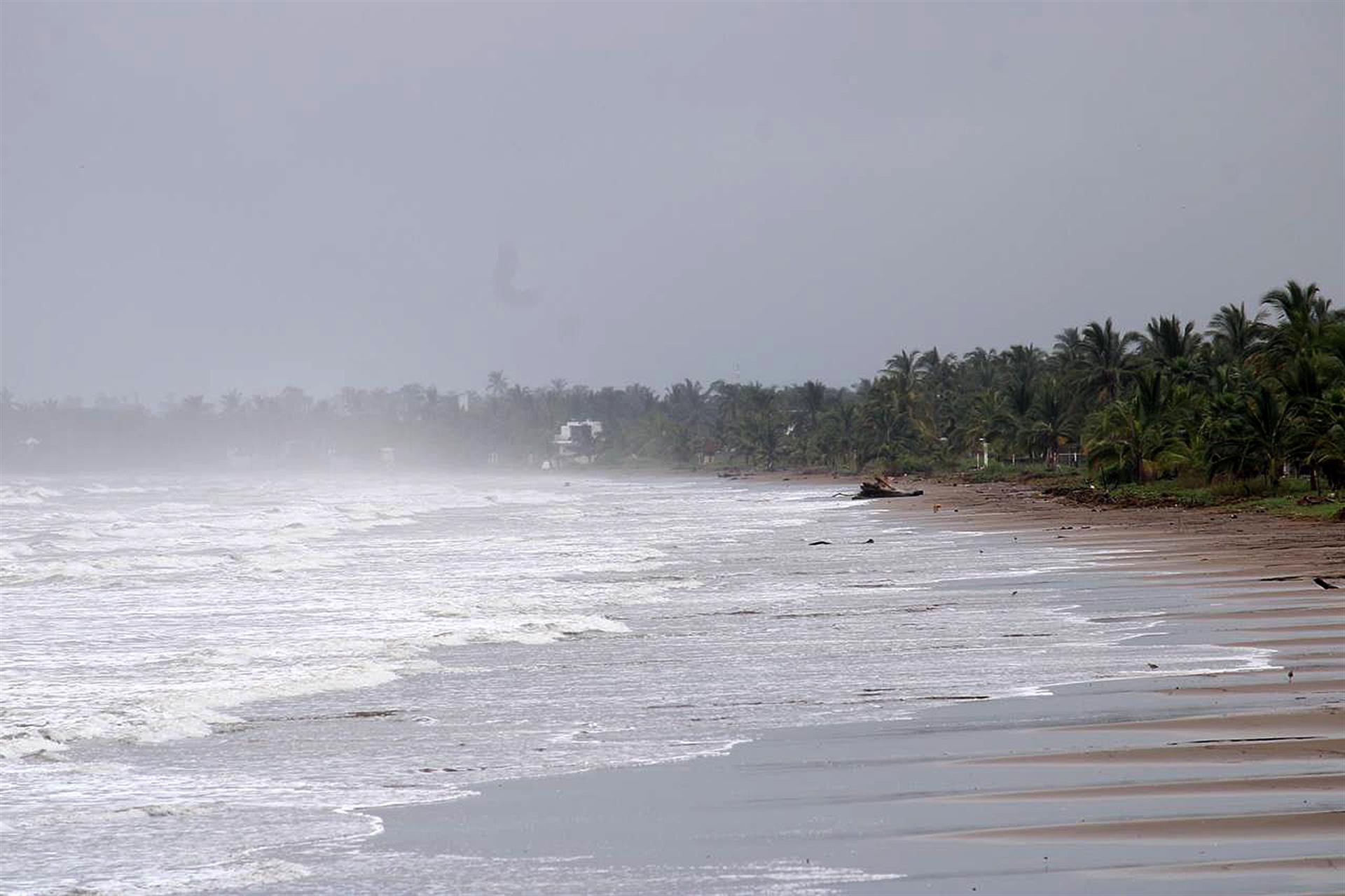 Orlene deja daños menores en México pese a impactar con fuerza