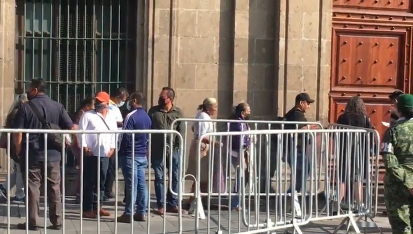 AMLO recibe en Palacio Nacional a padres de los 43 normalistas de Ayotzinapa AMLO recibe en Palacio Nacional a padres de los 43 normalistas de Ayotzinapa