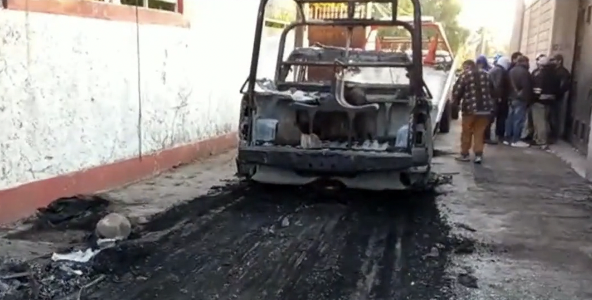 Queman patrulla de la Guardia Nacional tras intento de detención en Hidalgo Queman patrulla de la Guardia Nacional tras intento de detención en Hidalgo