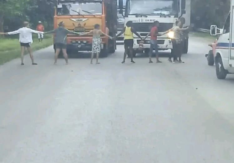 Continúan protestas en Cuba por apagón general y bloqueo de internet