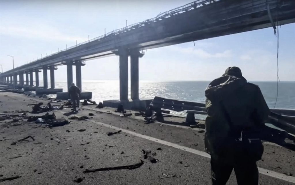 Rusia detiene a 8 personas por explosión en puente de Crimea - puente-de-crimea-1024x641