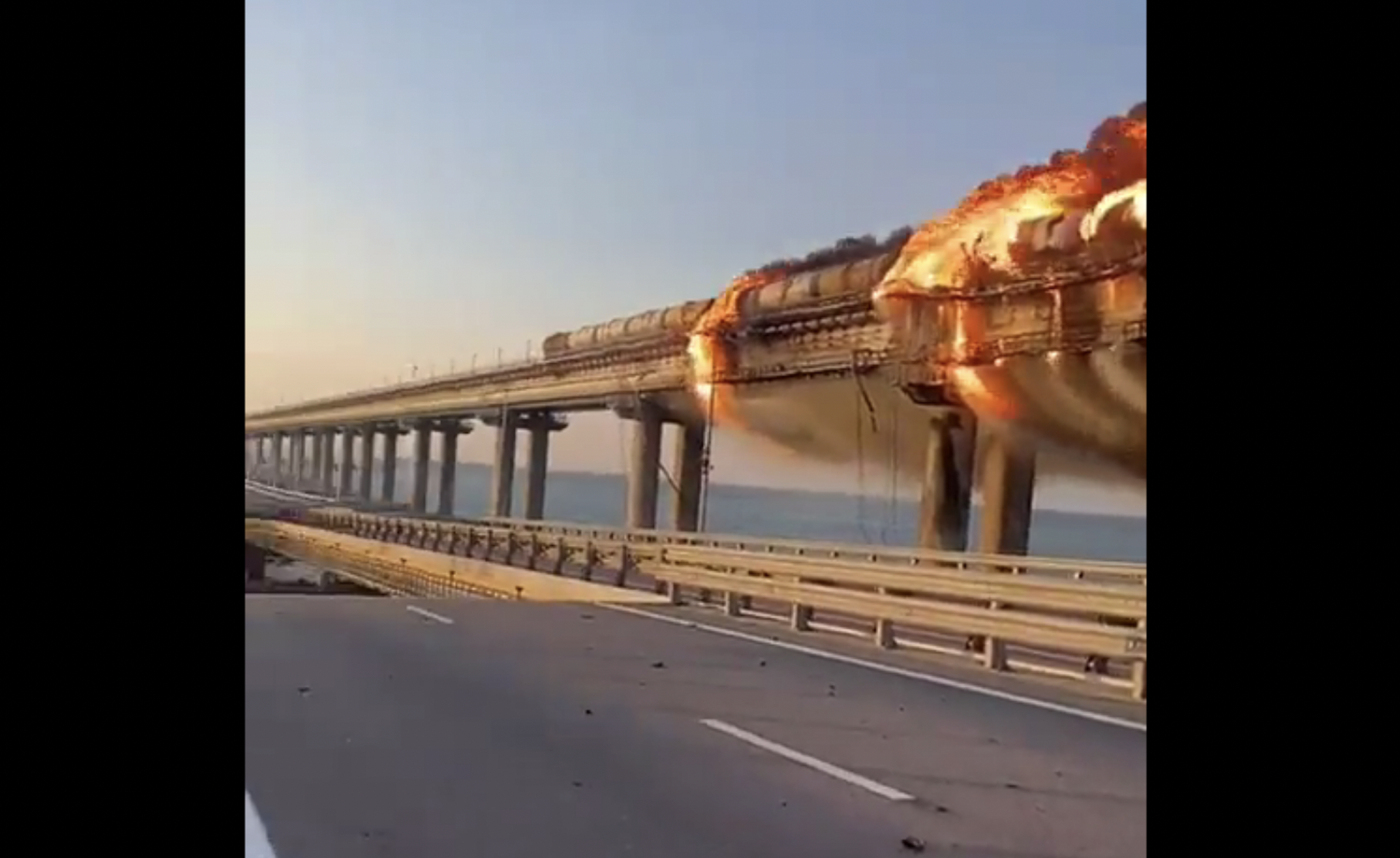 #Video Al menos tres muertos en explosión en el puente de Crimea, el más largo de Europa