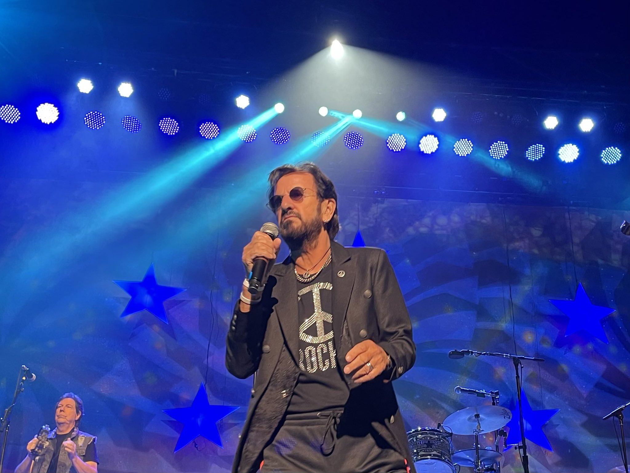 Ringo Starr da positivo a COVID-19 y pospone conciertos