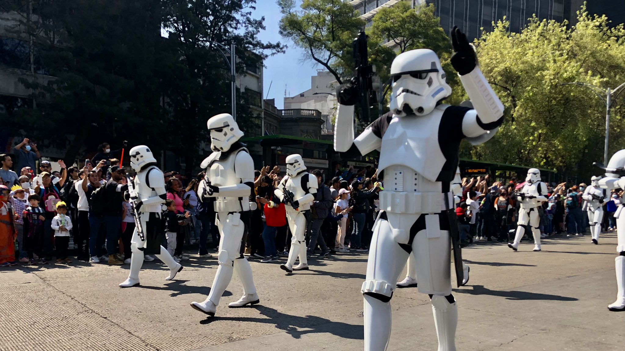 Video Realizan desfile de Star Wars en la Ciudad de México