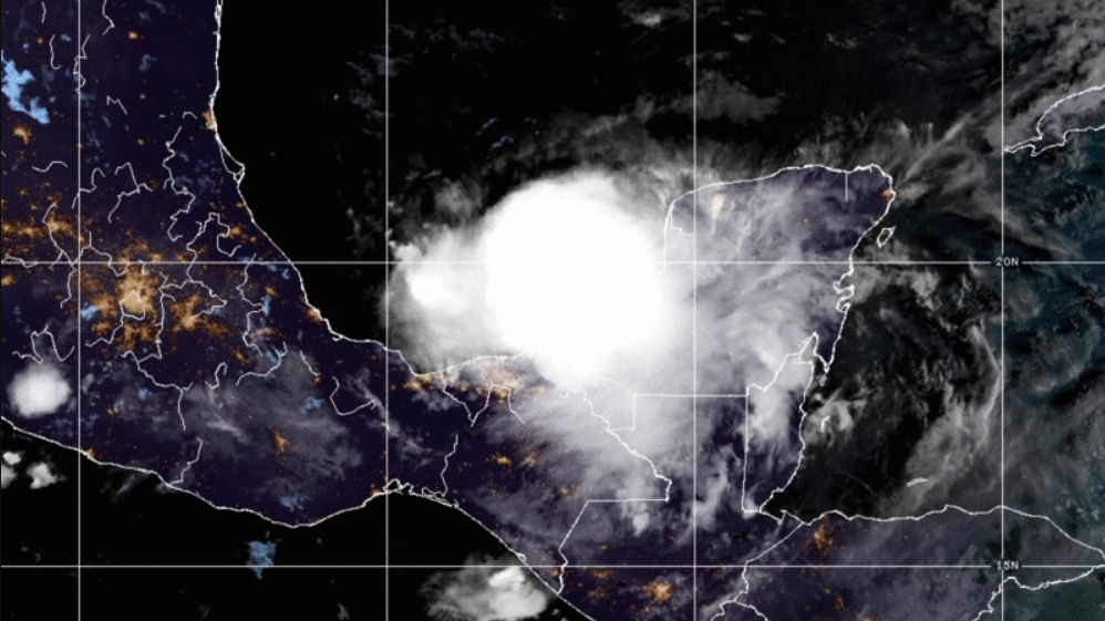 Tormenta Karl se acerca al sur de México con amenaza de fuertes lluvias