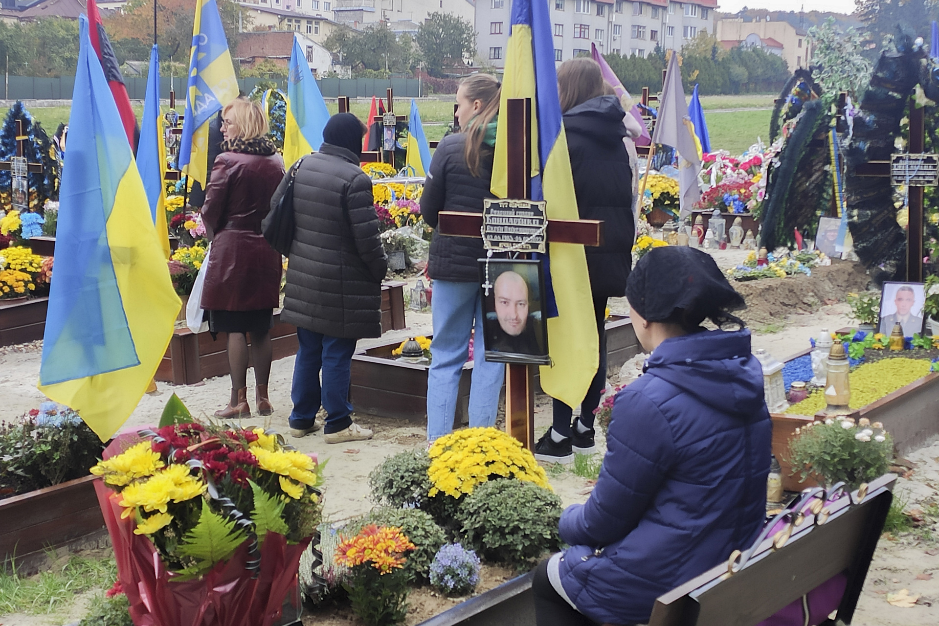Leópolis conmemora a los soldados ucranianos caídos en el Día del Defensor