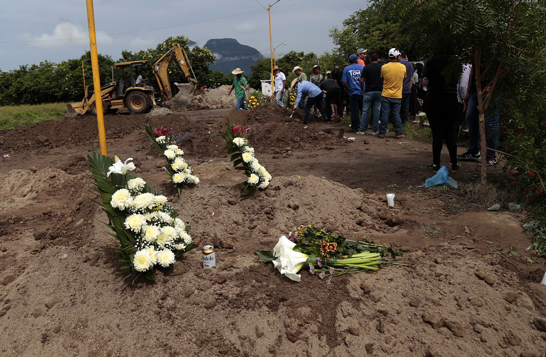 Luto y miedo un día después de la masacre de San Miguel Totolapan Luto y miedo un día después de la masacre de San Miguel Totolapan