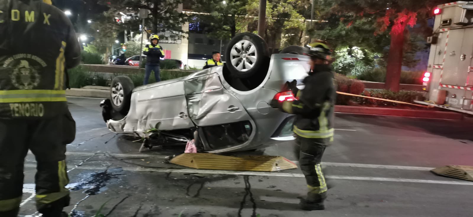 Volcadura sobre Av. Chapultepec deja 4 adultos mayores heridos