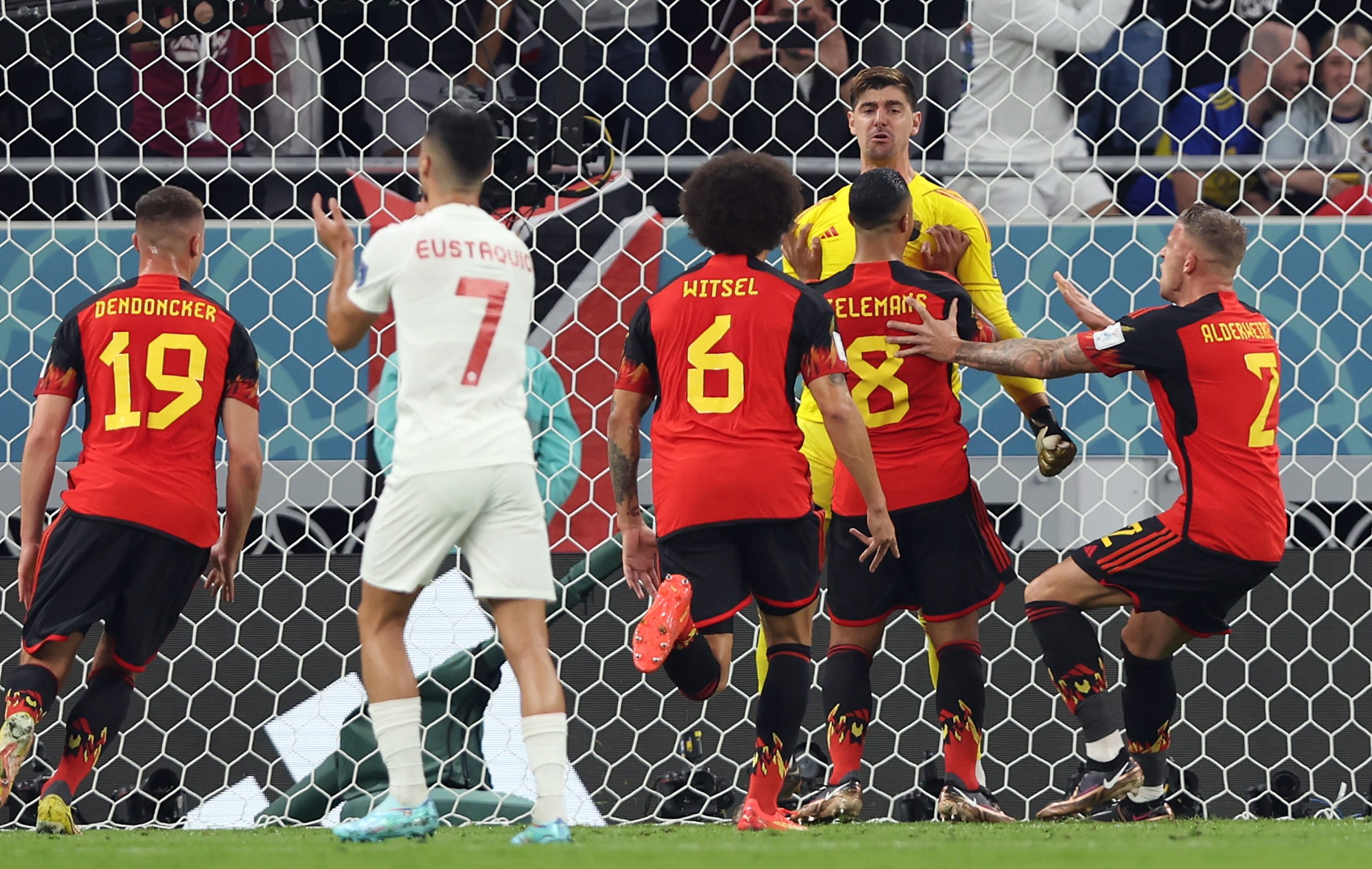 Bélgica sobrevive al ímpetu canadiense y lo derrota 1-0 Bélgica sobrevive al ímpetu canadiense y lo derrota 1-0