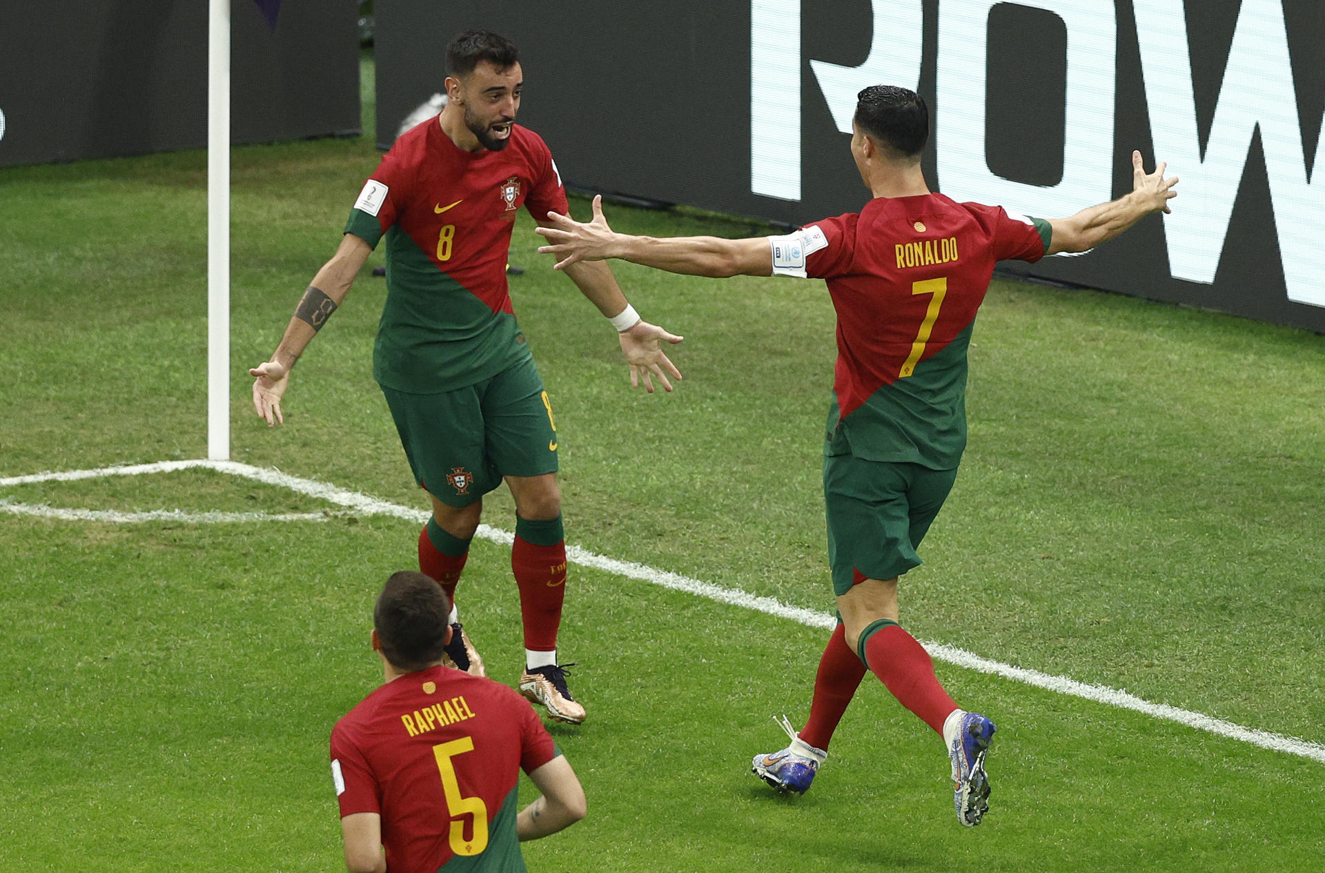 Portugal vence 2-0 a Uruguay y ya está en octavos de final