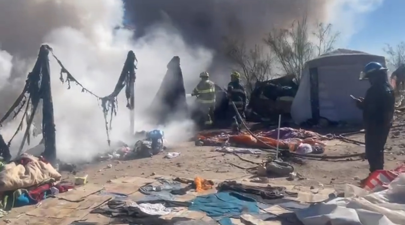 #Video Desalojan campamento migrante a orillas del Río Bravo #Video Desalojan campamento migrante a orillas del Río Bravo