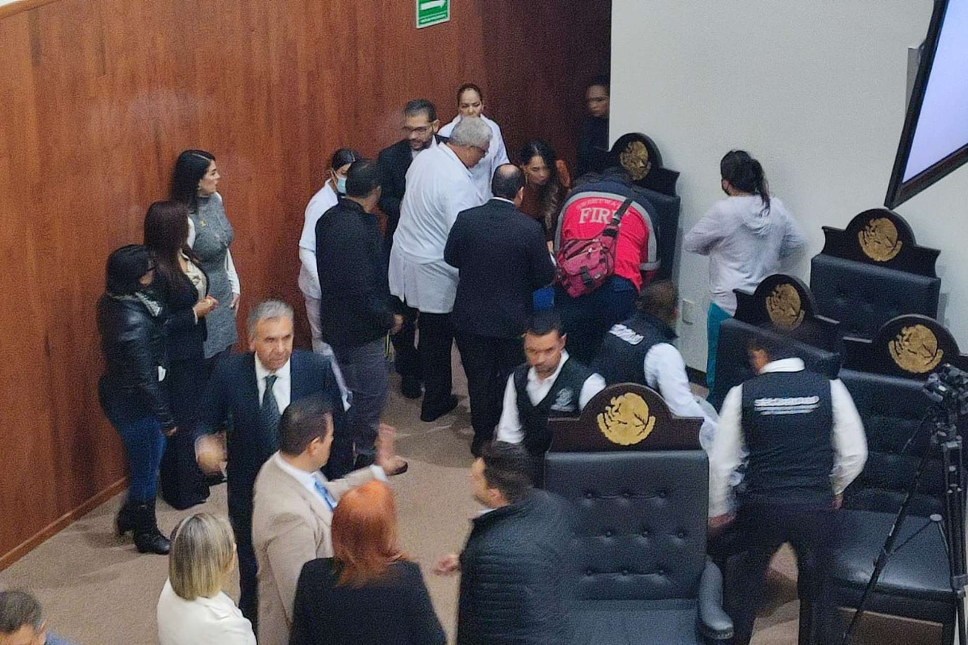 Se desvanece diputado en Congreso de Tamaulipas y suspenden sesión