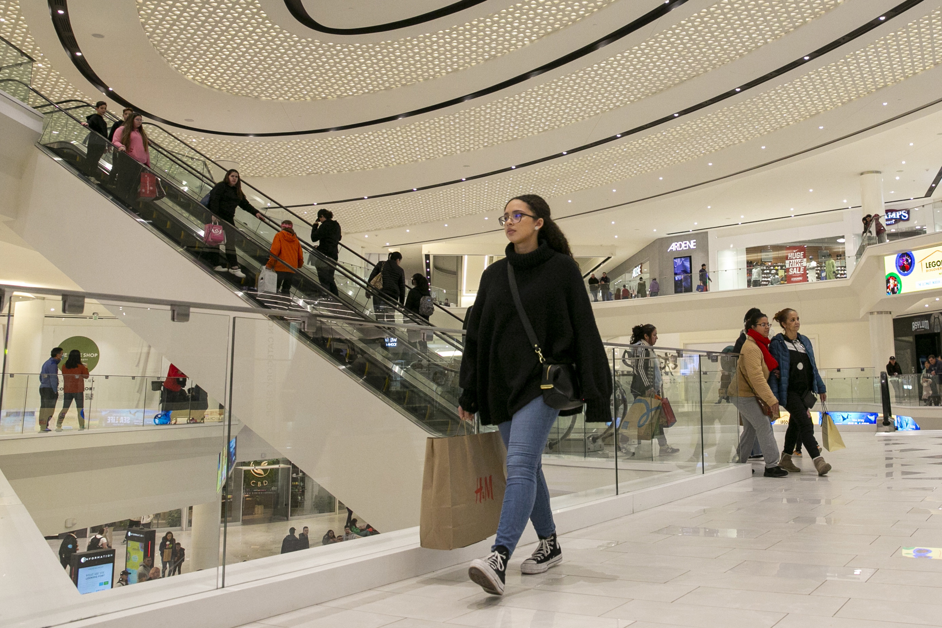 Estados Unidos sale a gastar en el Black Friday con la economía en mente