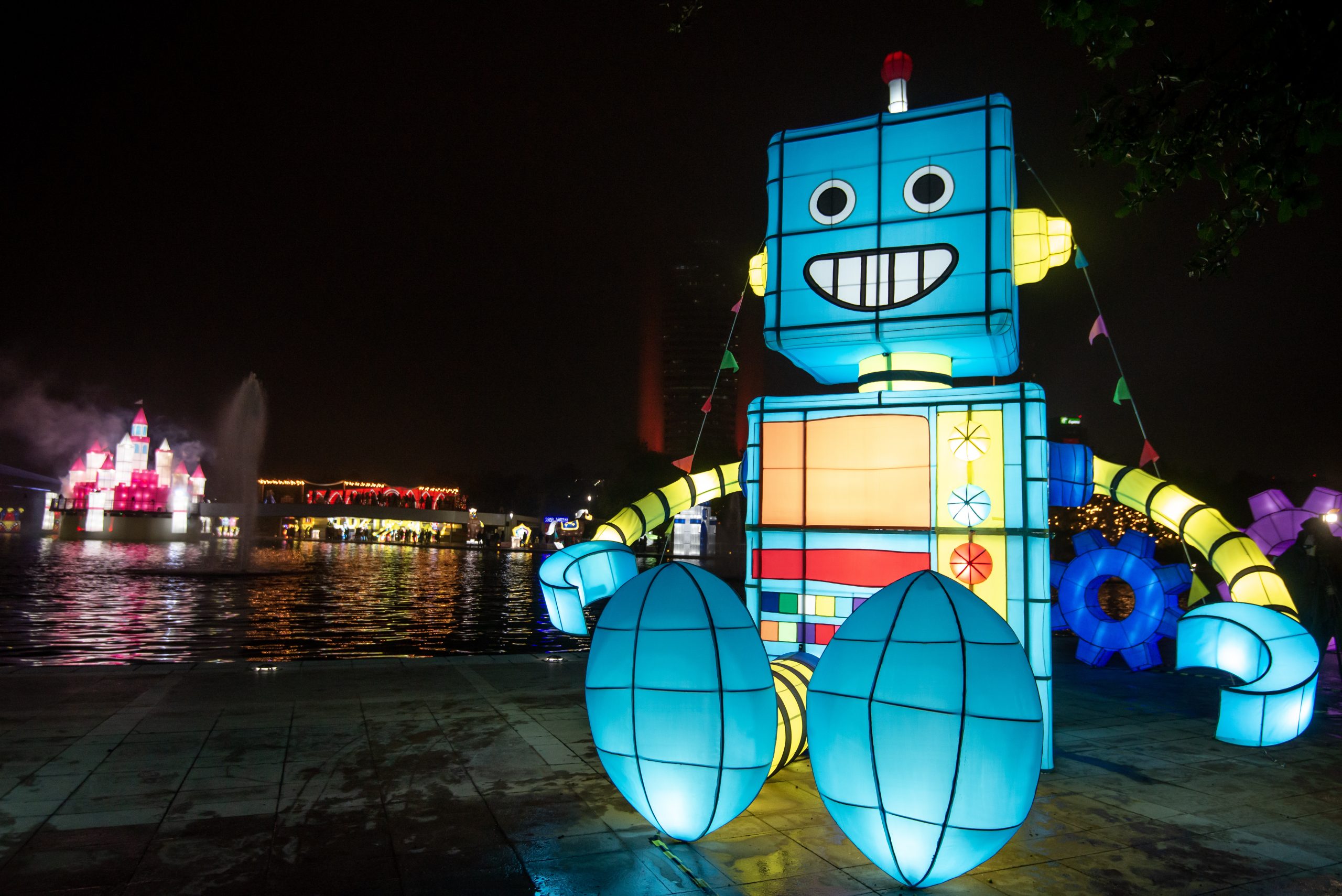 Inauguran festival de luces en Monterrey