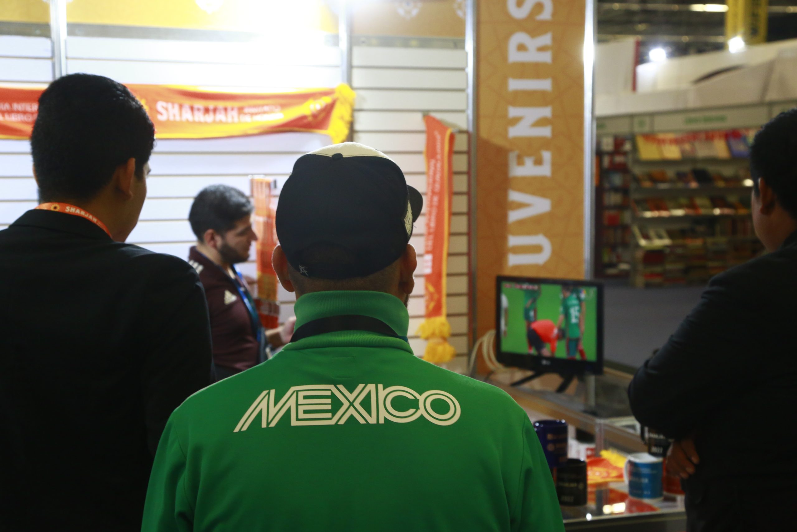 La FIL Guadalajara se detuvo para gritar los goles de México y Argentina