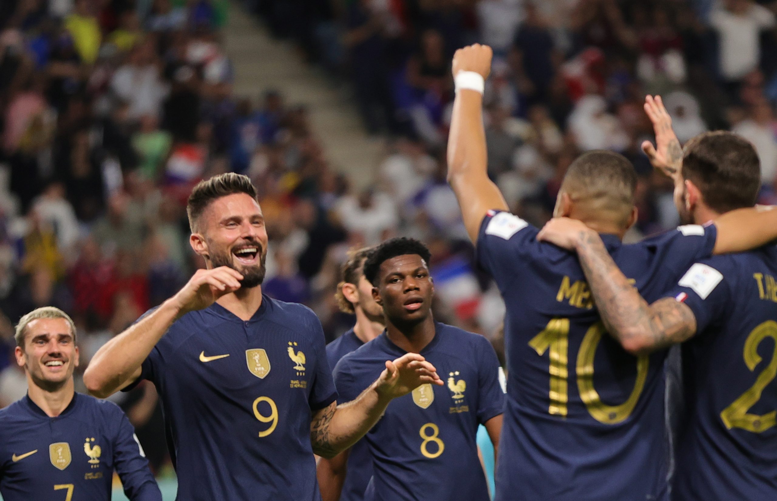 Francia vence a Australia 4-1 en su debut en Qatar