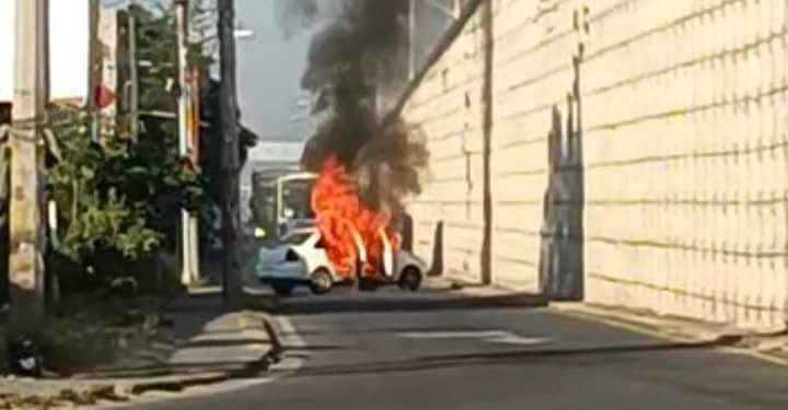 Tercer día de violencia en Guanajuato; matan a policía en emboscada, queman vehículos y bloquean carreteras en Celaya Tercer día de violencia en Guanajuato; matan a policía en emboscada, queman vehículos y bloquean carreteras en Celaya